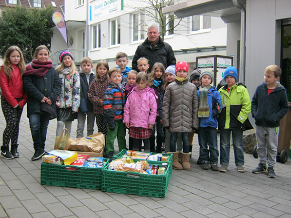 Brentanoschule spendet Lebensmittel