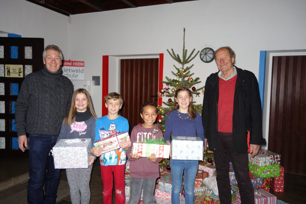 Weihnachtspäckchen der Strietwald Grundschule