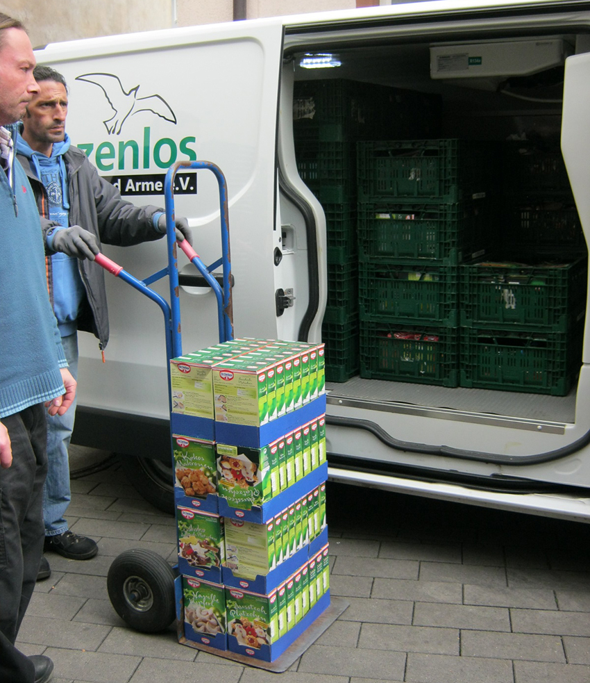 LIDL Alzenau spendet 5 Paletten Lebensmittel!