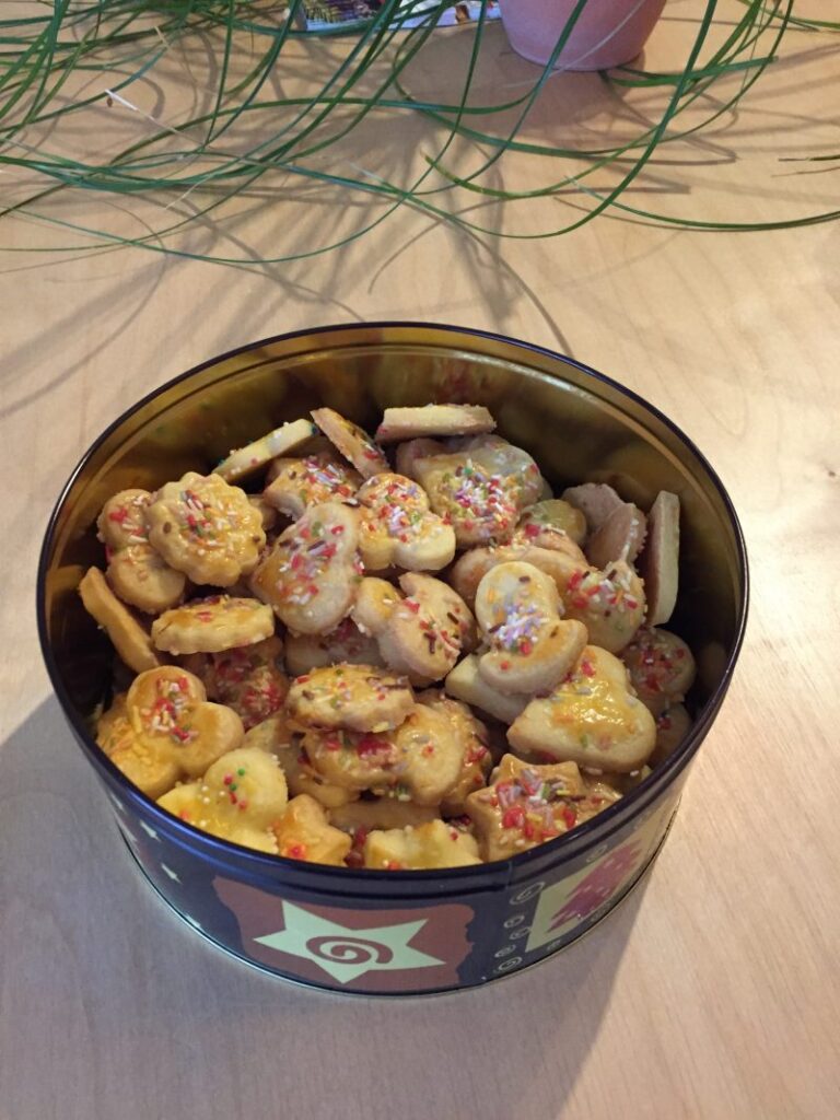 Plätzchen backen im Kindernest Grenzenlos