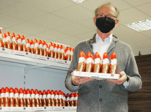 Weihnachtsmänner für alle Bedürftigen