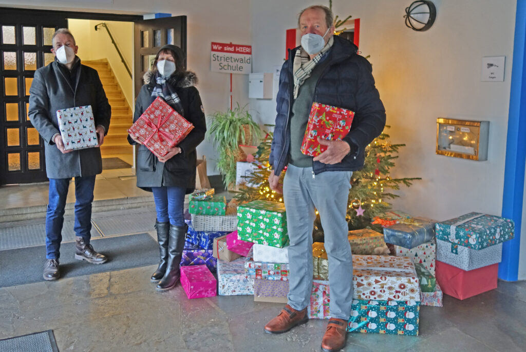 Weihnachtspäckchen von der Strietwaldschule