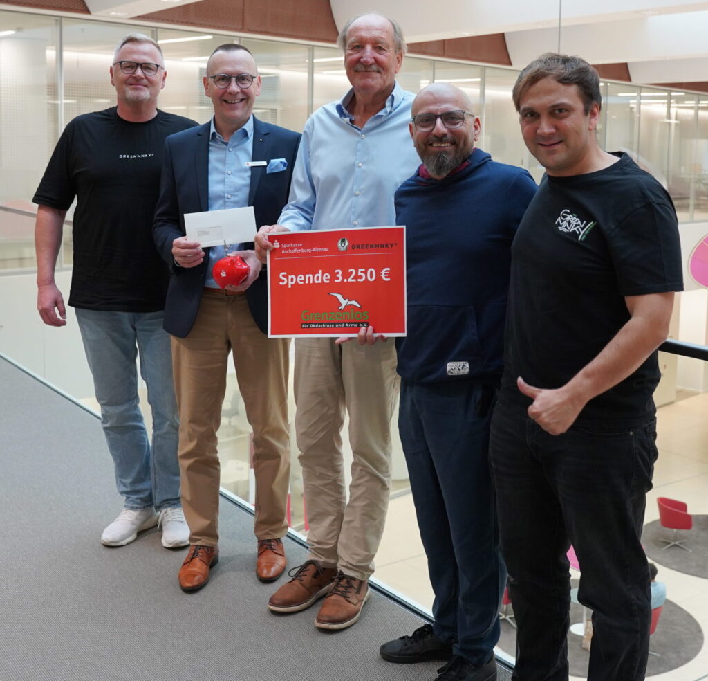 Sparkasse und Green MNKY spenden 3250 Euro