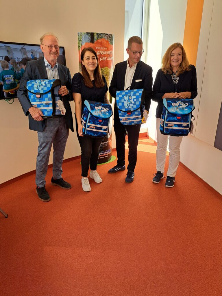 Sparda-Bank spendet 150 Schulranzen!