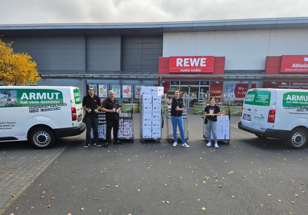 Gemeinsam Gutes tun: REWE-Markt Schäfer spendet für das Kaufhaus Grenzenlos