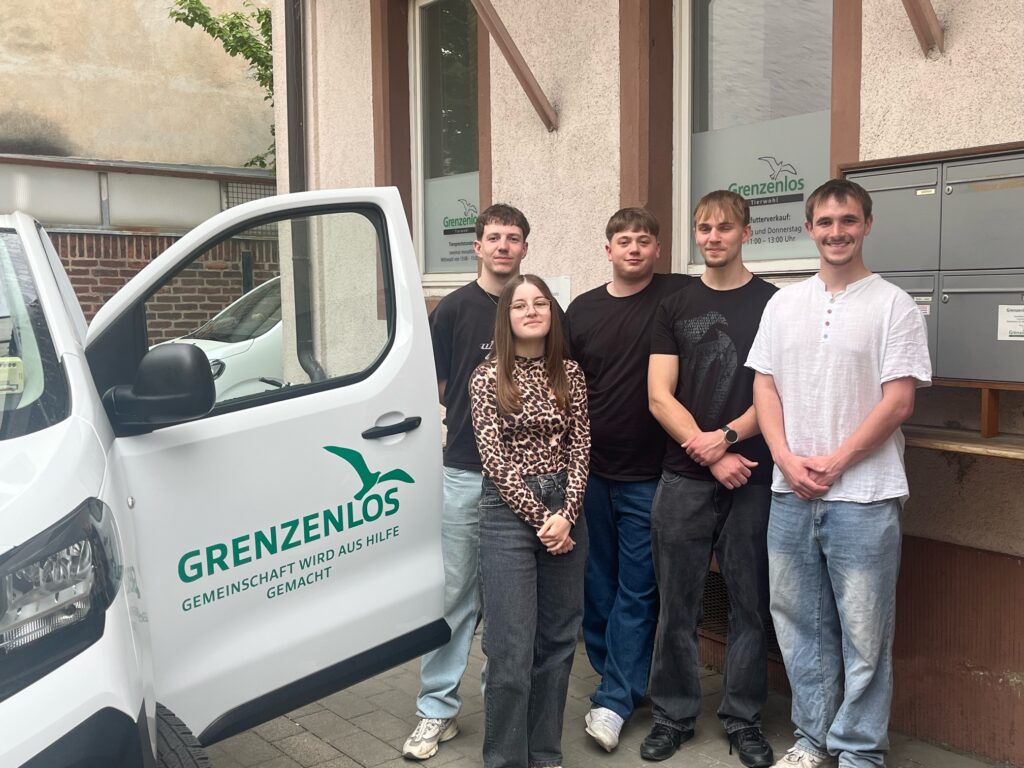 Die Auszubildenden der Firma Richter und Frenzel als Helfer im Kaufhaus und im Café Grenzenlos